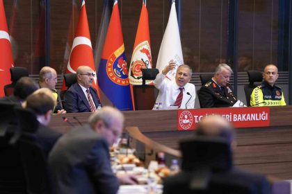 bakan-yerlikaya-36-maddelik-trafik-kanunu-1-ocak-2026dan-itibaren-yururluge-girecek