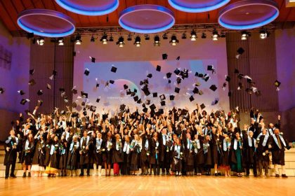 bau-global-agindaki-berlin-international-universitesinde-mezuniyet-coskusu