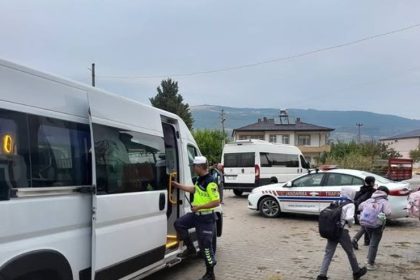 bilecik-jandarmasindan-okul-servis-araclarina-siki-denetim