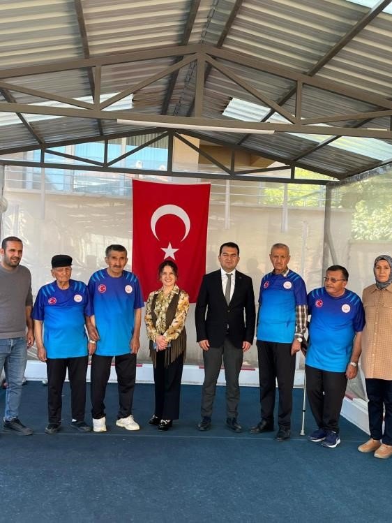 bilecikte-bocce-turnuvasinda-dostluk-one-cikti