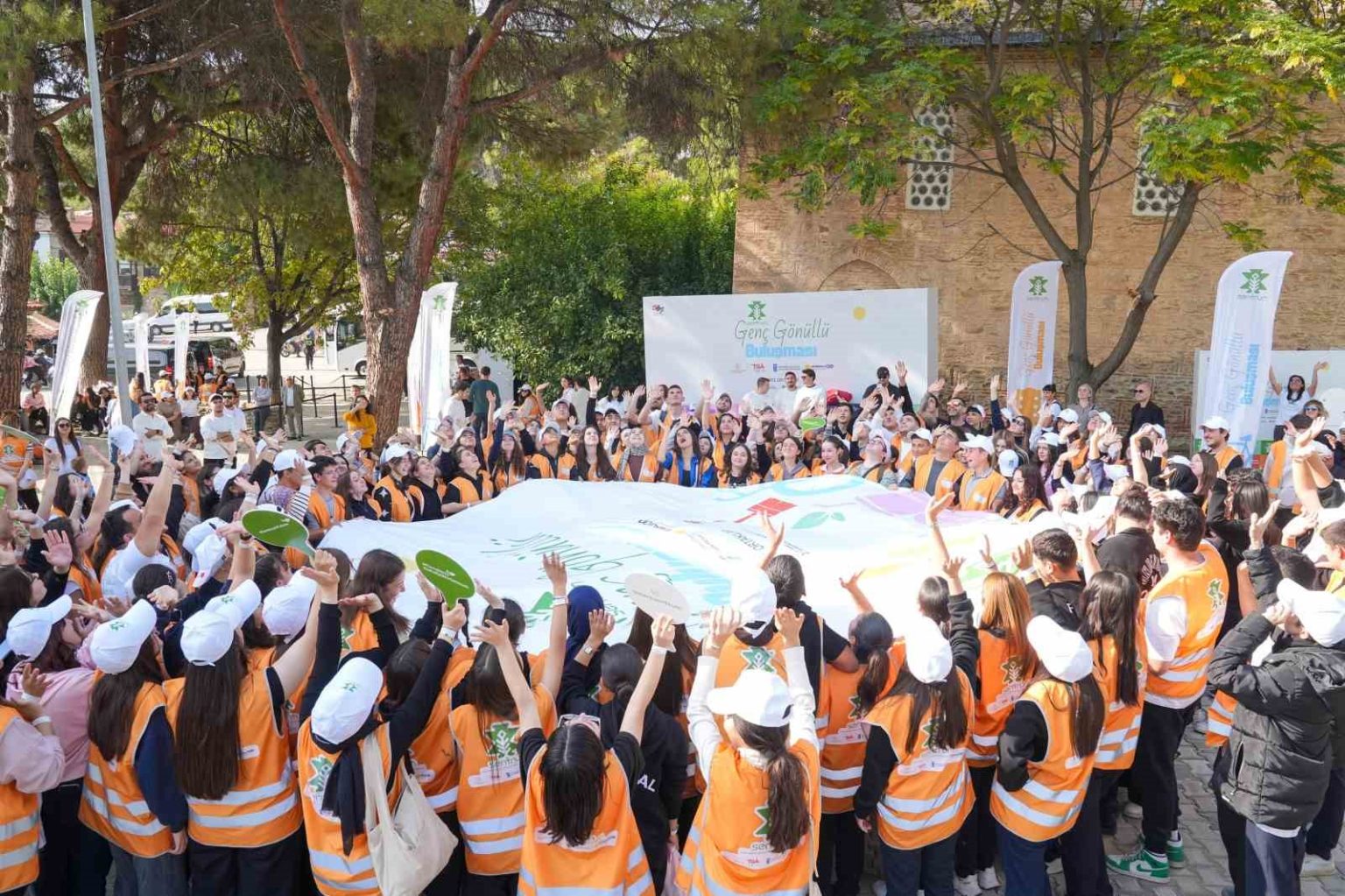 birgide-umut-dolu-etkinlik-sentrum-genc-gonullu-bulusmasi-duzenlendi