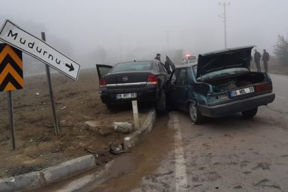 boluda-surekli-kazalarin-yasandigi-kavsakta-yine-kaza-4-yarali