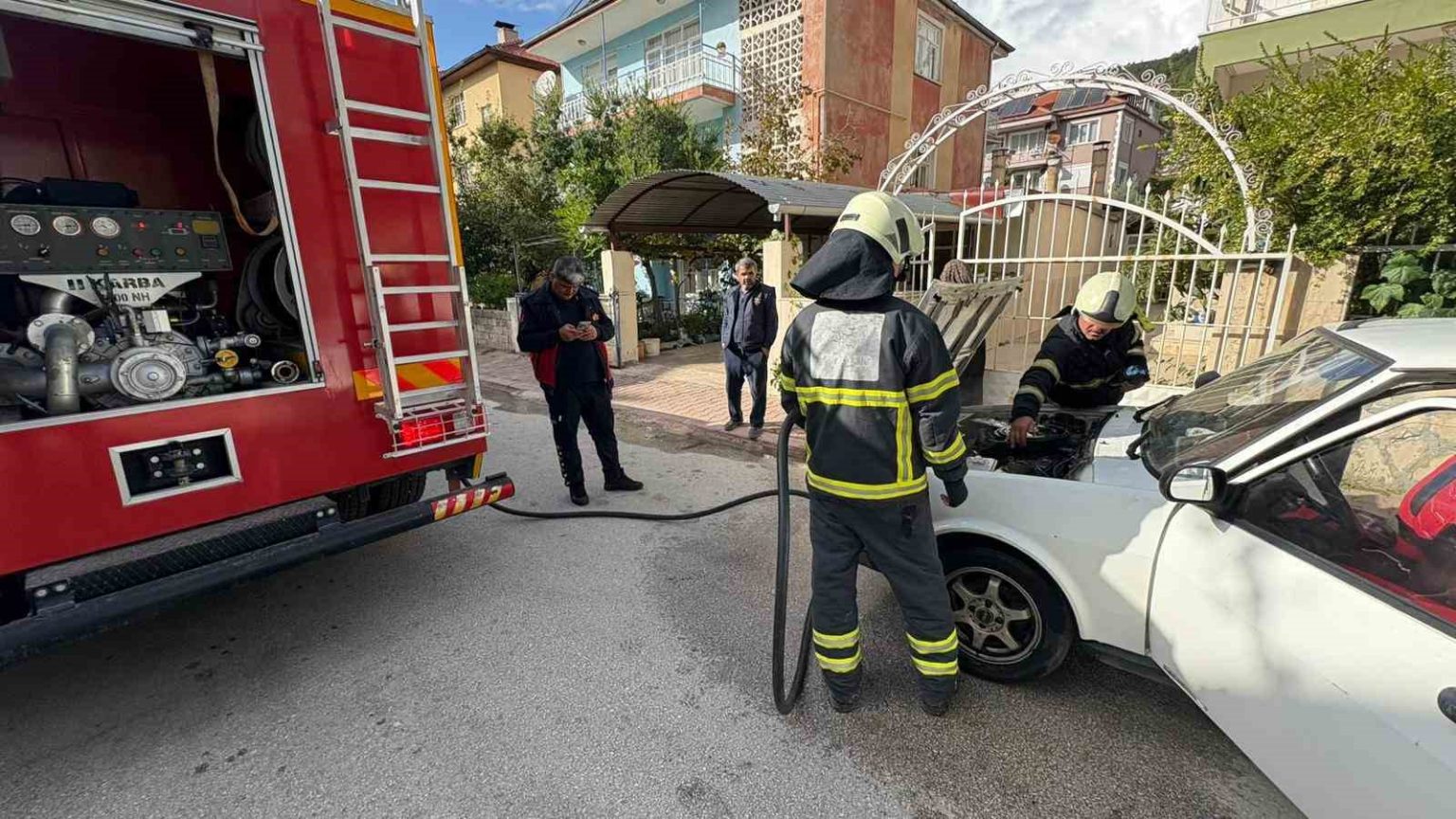 burdurda-otomobilde-yangin