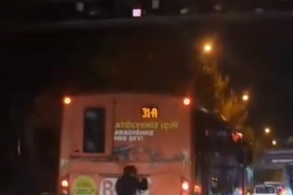 bursada-otobusun-arkasinda-tehlikeli-yolculuk