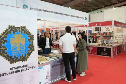 buyuksehir-belediyesi-kitap-fuarinda-kenti-tanitiyor