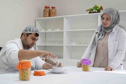 buyuksehir-ozel-gereksinimli-bireyleri-actigi-kurslarla-topluma-kazandiriyor