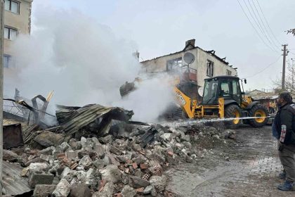 cankirida-cikan-yanginda-4-yapi-ve-1-arac-zarar-gordu