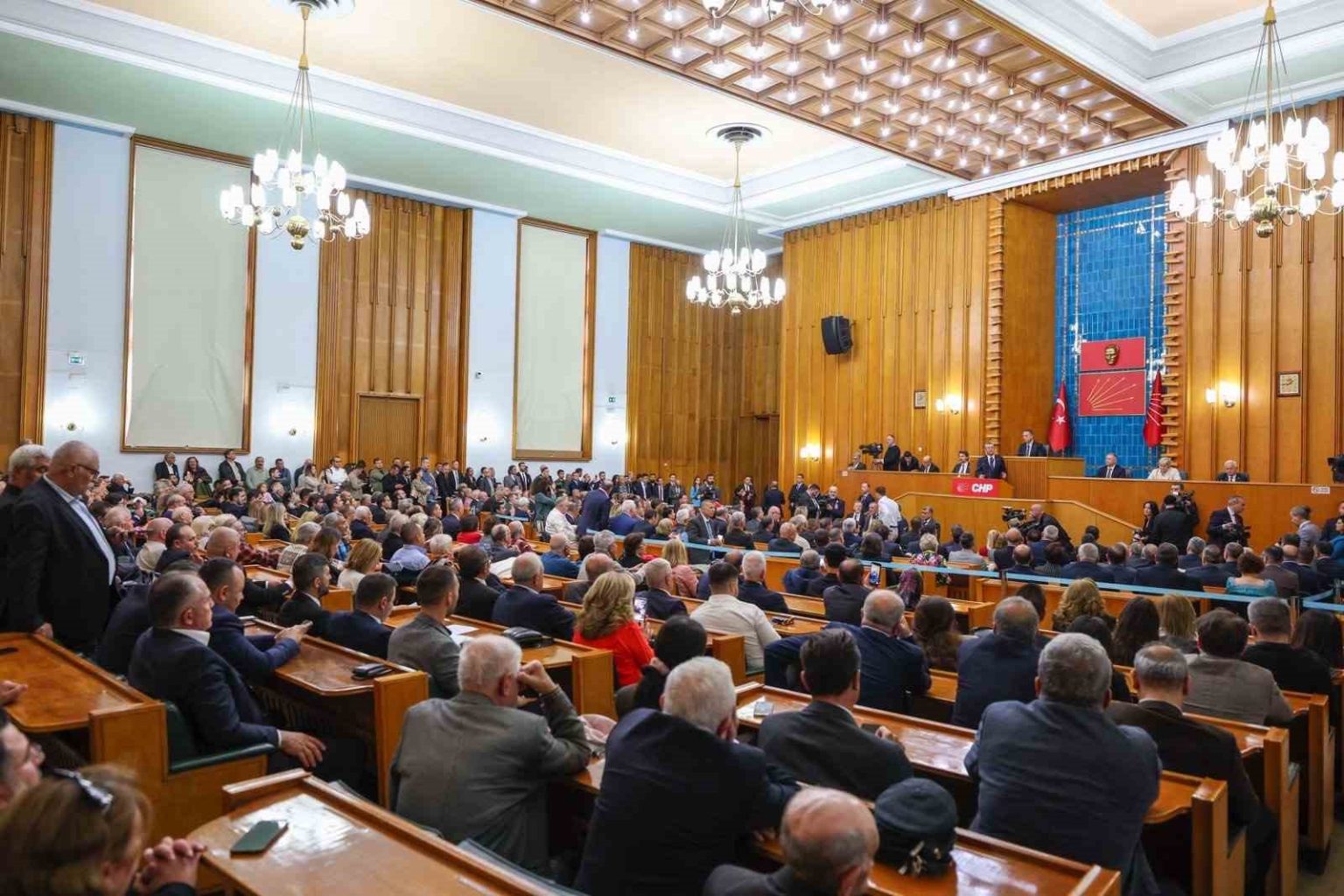 chp-lideri-ozel-kimse-kibrisi-turkiyenin-arka-bahcesi-gormesin