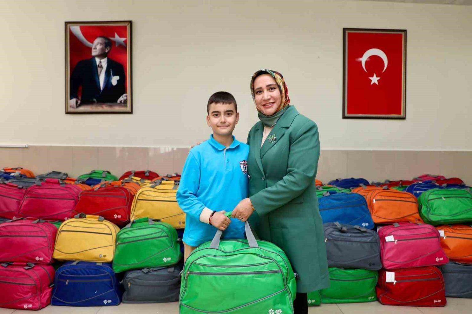 cumhuriyetin-102-yilinda-ogrencilere-anlamli-hediye