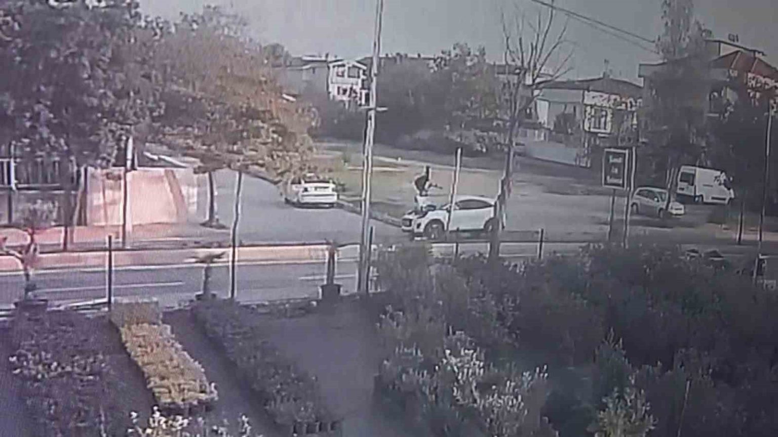 dugun-yeri-bakarken-canindan-oluyordu-feci-kaza-kameraya-yansidi