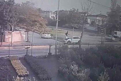 dugun-yeri-bakarken-canindan-oluyordu-feci-kaza-kameraya-yansidi