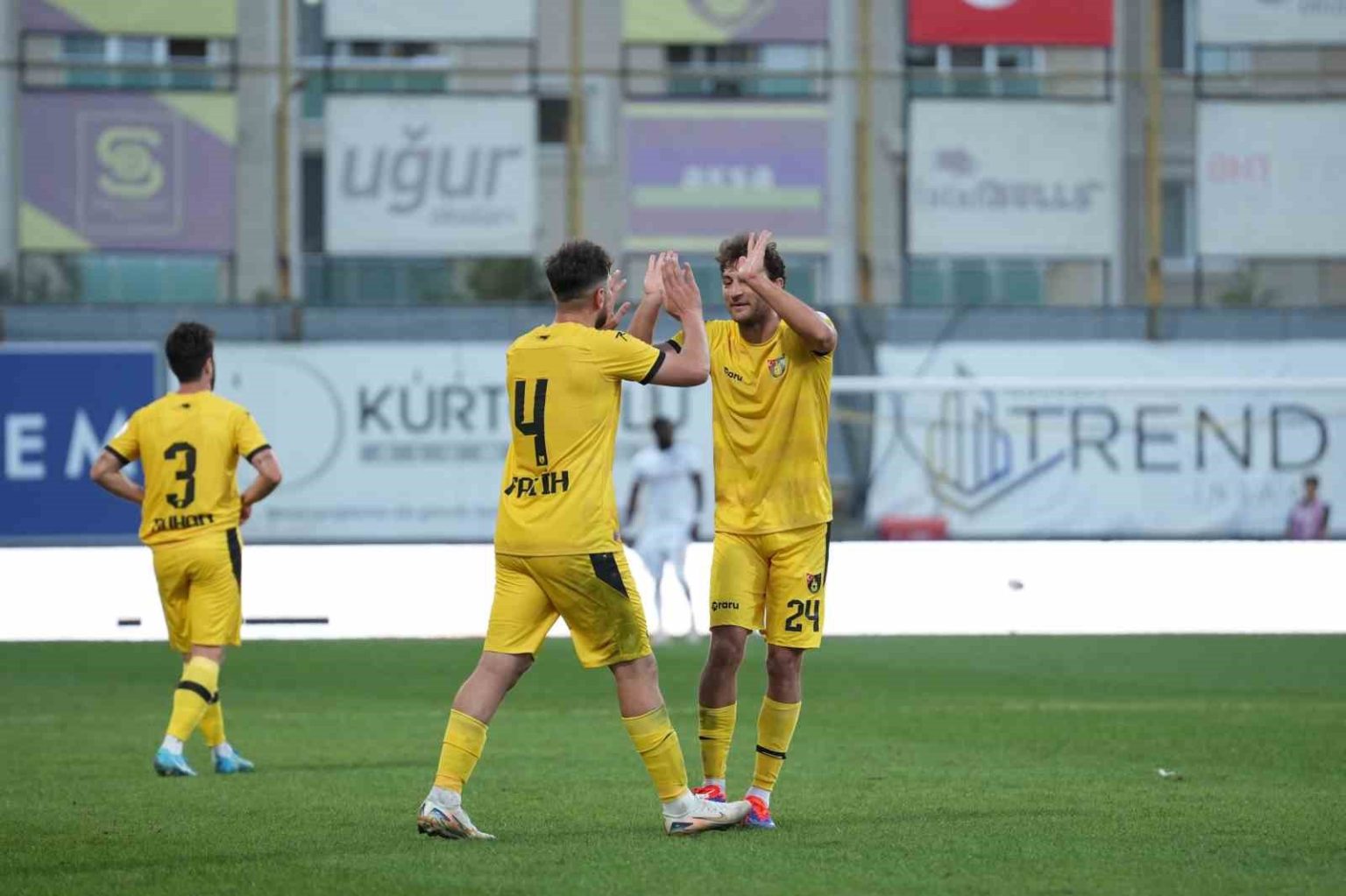 emrecan-uzunhan-ilk-lig-golunu-kaydetti