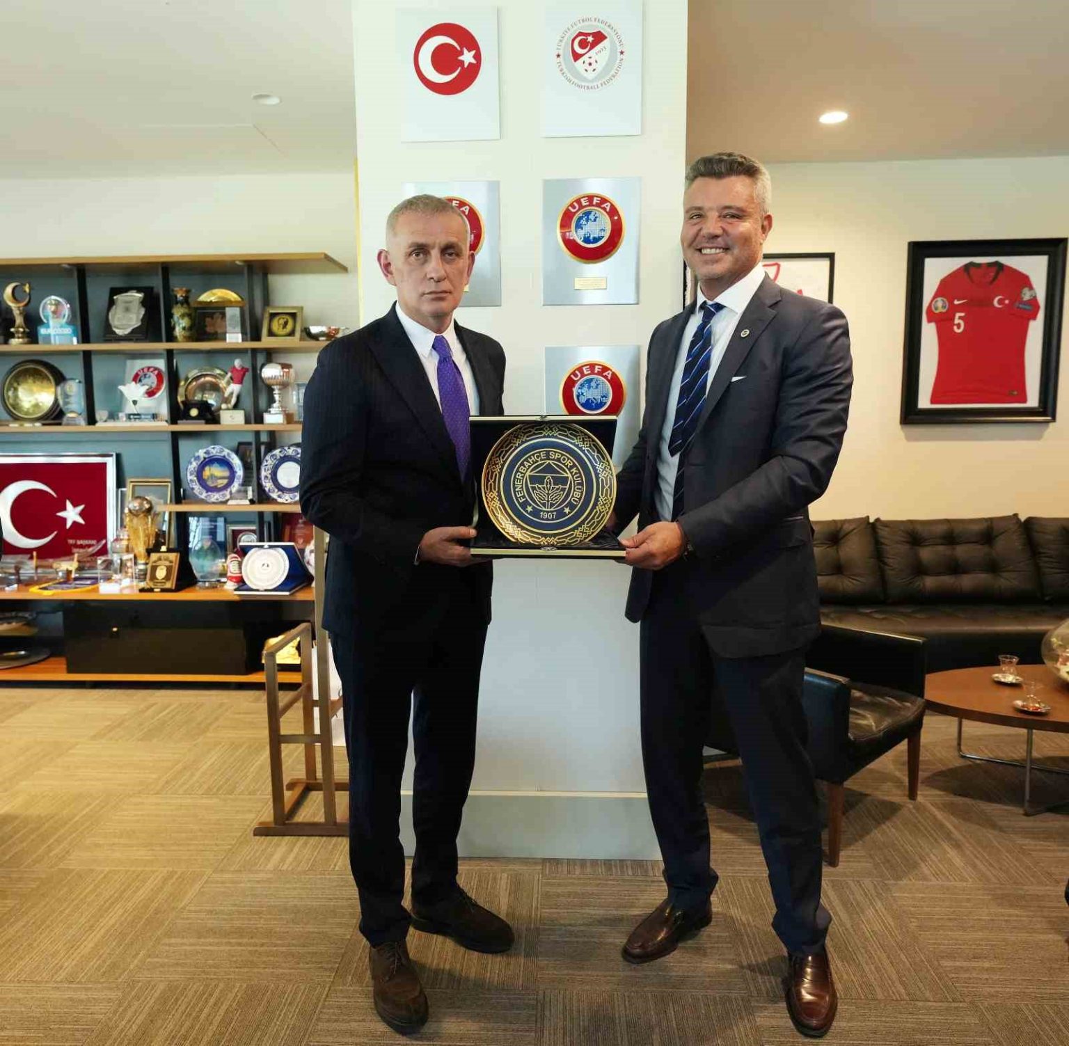 fenerbahce-baskani-sadettin-saran-tff-baskani-haciosmanoglunu-ziyaret-etti