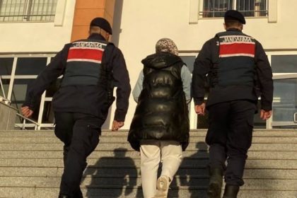 feto-uyeliginden-aranan-kadin-jandarma-tarafindan-yakalandi