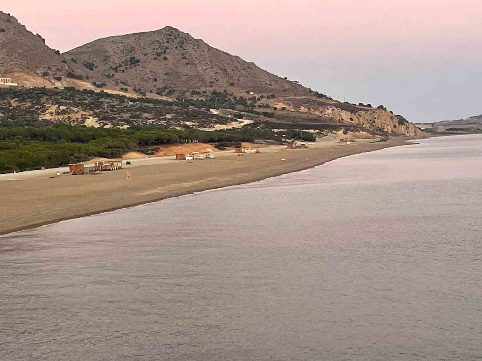 gunesin-en-son-battigi-yere-10-bin-kisilik-plaj-yapildi