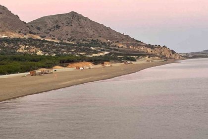 gunesin-en-son-battigi-yere-10-bin-kisilik-plaj-yapildi