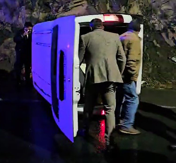 hakkari-tunel-girisinde-kaza-1-yarali