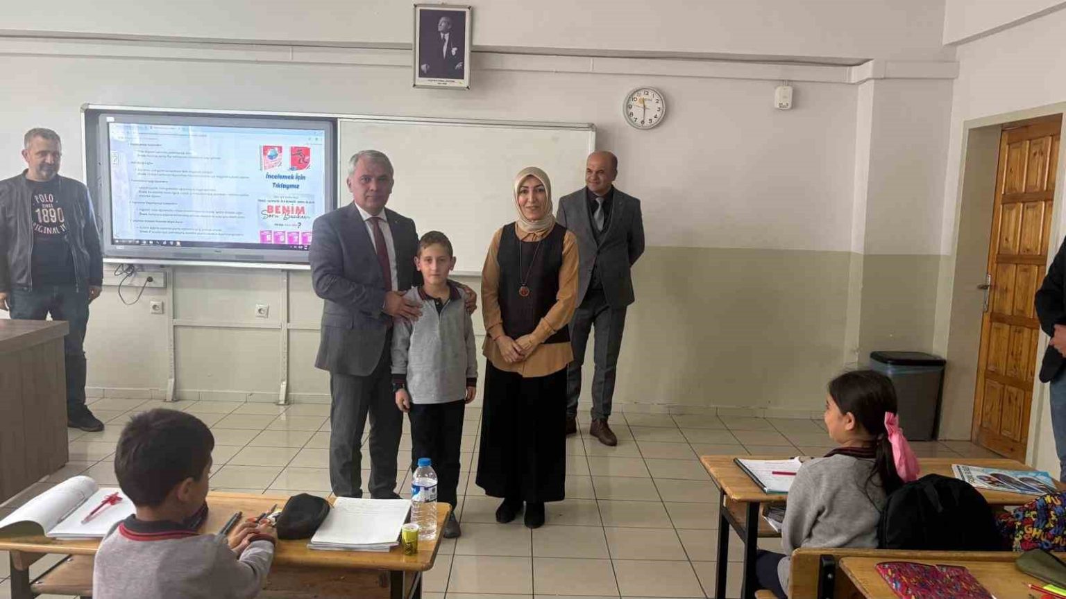 hayat-kurtaran-ogretmene-ilce-milli-egitim-mudurunden-tebrik