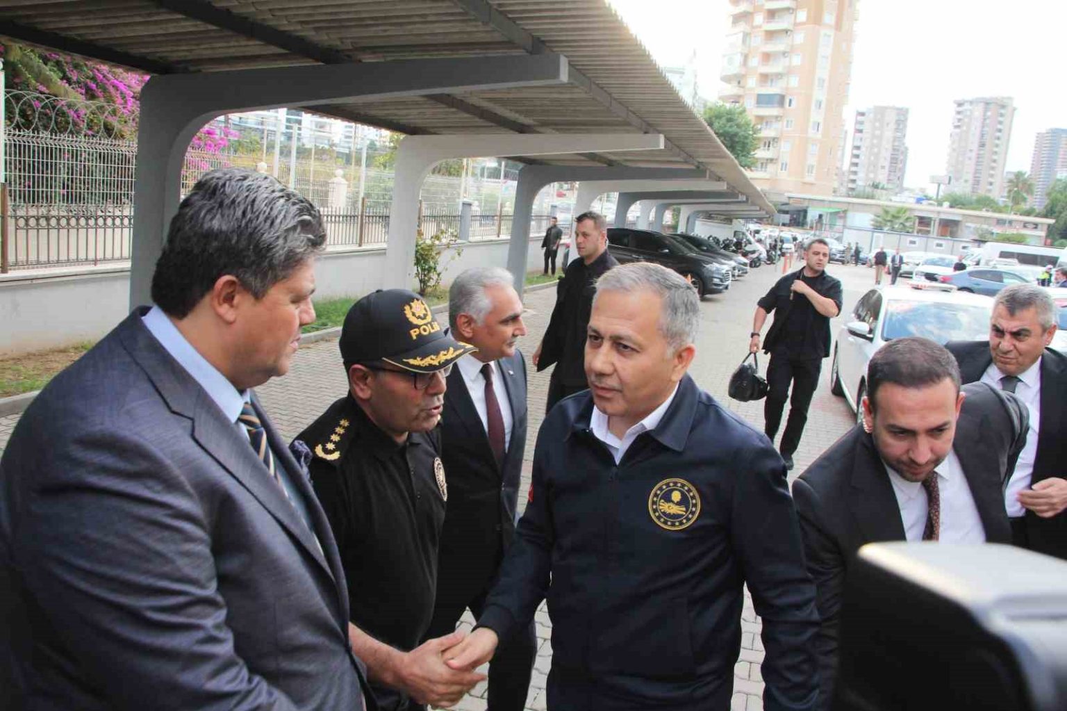 icisleri-bakani-yerlikaya-narko-kapan-mersinle-3-organize-suc-orgutu-cokerildi-370-sahis-yakalandi