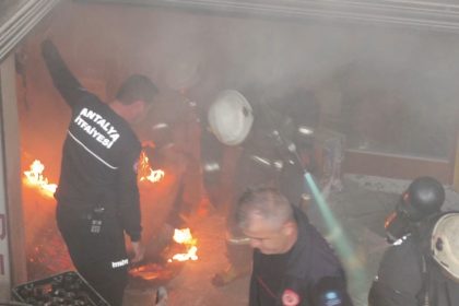 is-haninin-bodrum-katinda-cikan-yangin-korkuttu