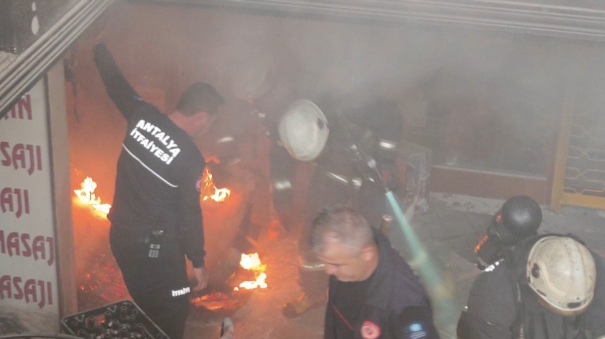 is-haninin-bodrum-katinda-cikan-yangin-korkuttu