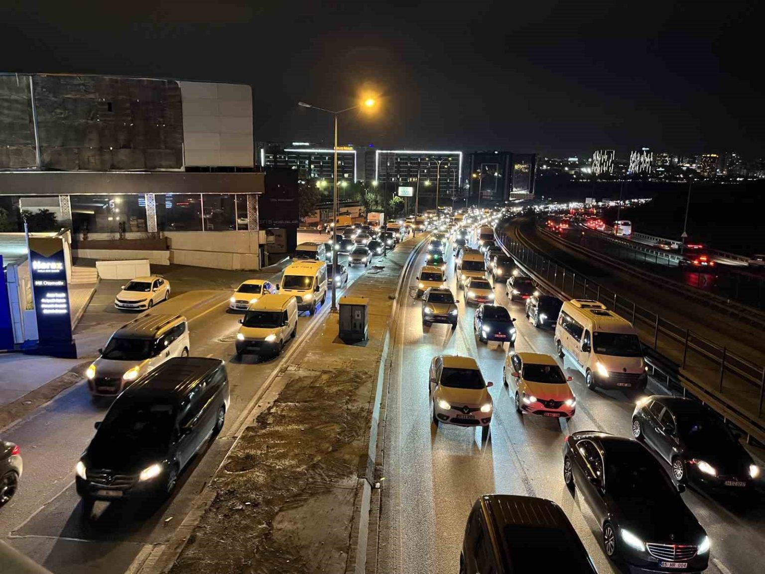 istanbulda-trafik-yogunlugu-yuzde-80e-ulasti