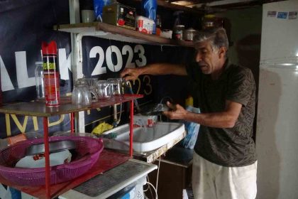 iyiligi-hayatini-altust-etti-hem-yarim-milyon-lira-borclandi-hem-de-evden-kovuldu