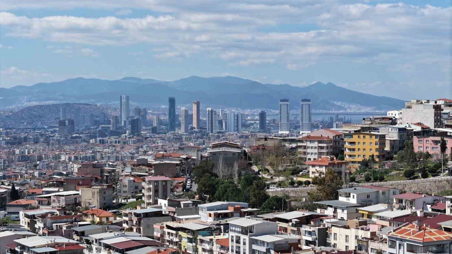 izmirde-zemin-arastirmalari-icin-32-bin-deney-yapildi