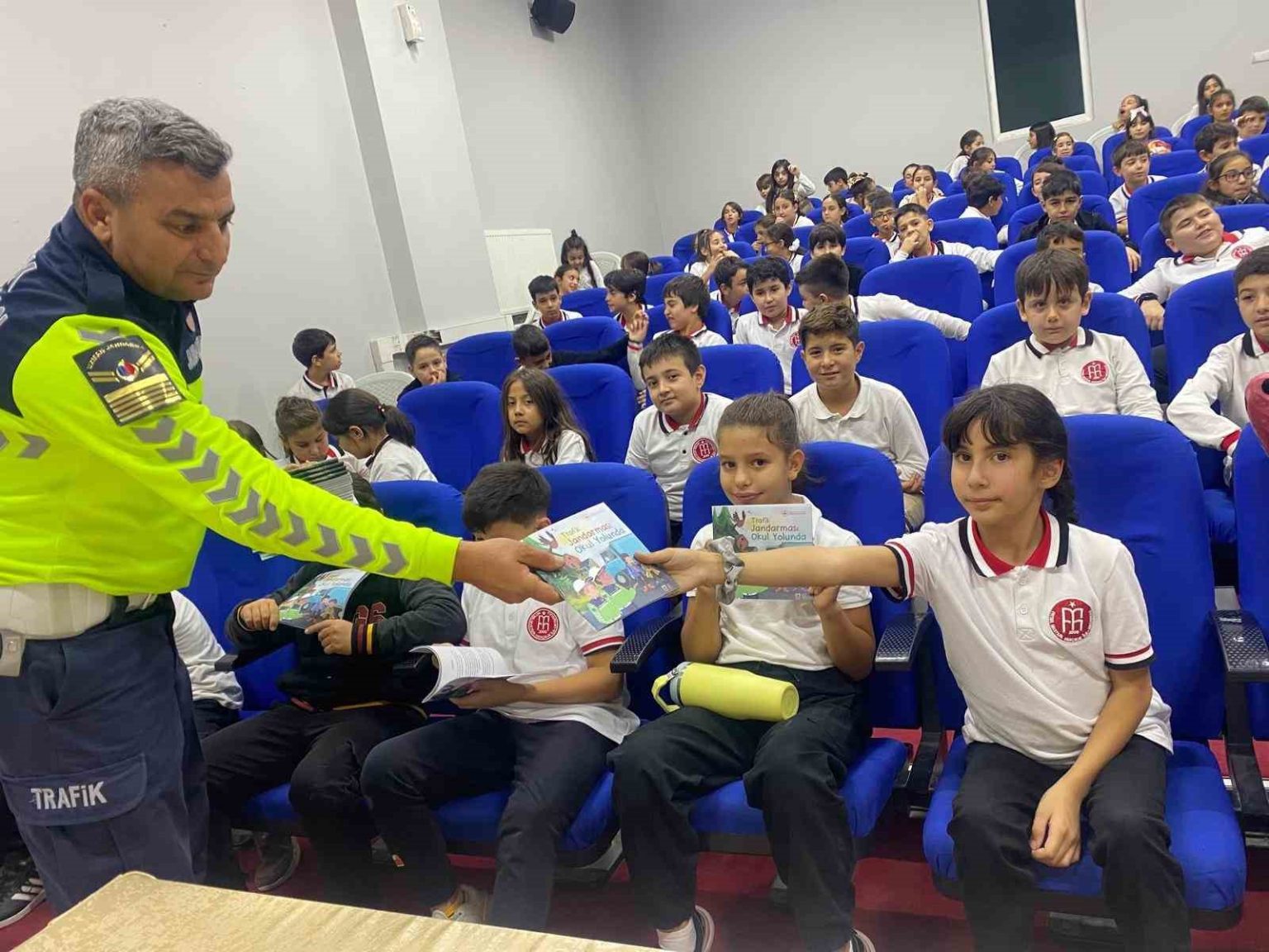 jandarma-142-ogrenciye-trafigi-anlatti
