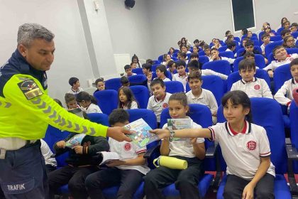 jandarma-142-ogrenciye-trafigi-anlatti
