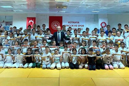 judoda-terfi-heyecani-100-sporcu-bir-ust-kemere-yukseldi
