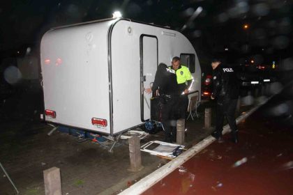 karavanda-kalan-yasli-adamdan-haber-alinamiyor