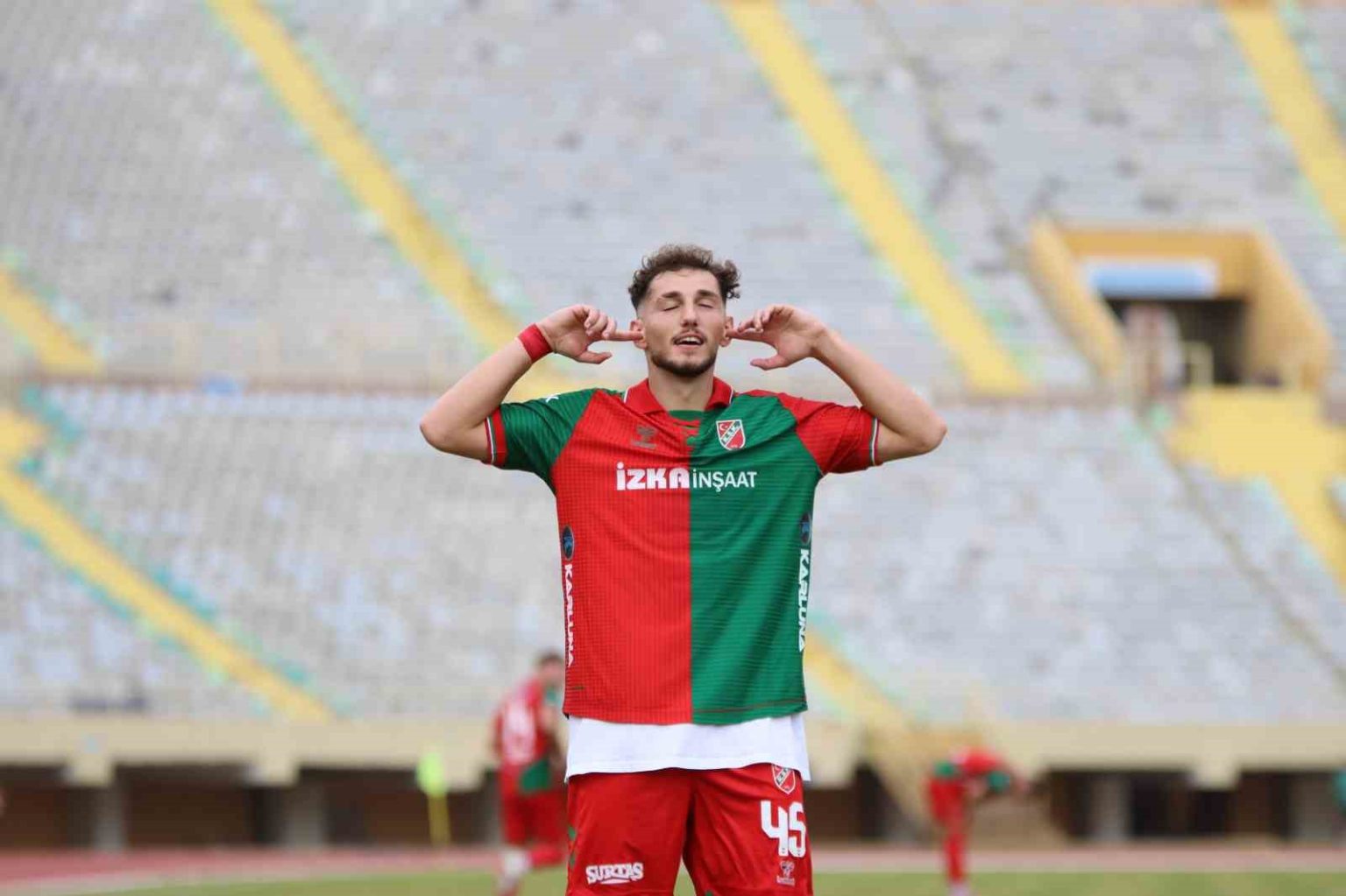 karsiyakada-yasin-uzunoglu-dikkatleri-cekiyor