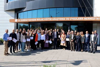 kayseride-aile-hekimligine-uyum-egitim-programi-tamamlandi