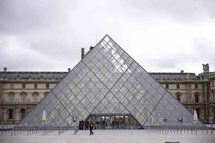 louvre-muzesinden-calinan-mucevherlerin-degeri-88-milyon-euro