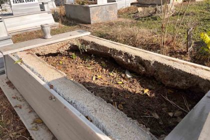 mezar-mermerlerini-calip-evinin-bahcesine-doseyen-supheli-yakalandi