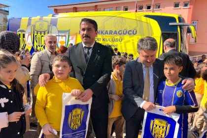 mke-ankaragucu-yoneticileri-ve-sporculari-ogrencilerle-bir-araya-geldi