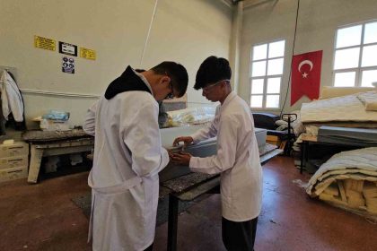 ogrencilerden-gazzeye-yardim-eli-okulda-yaptiklari-yataklari-gazzeye-gonderdi