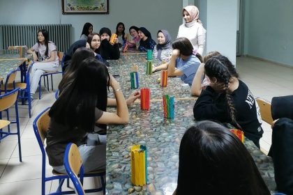 okul-pansiyonunda-atik-kagit-ve-muhtelif-ambalajdan-aksesuar-yapimi-kursu