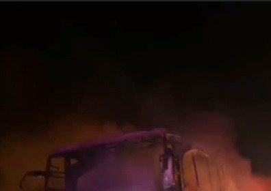 osmaniyede-seyir-halindeki-yolcu-otobusu-alev-alev-yandi