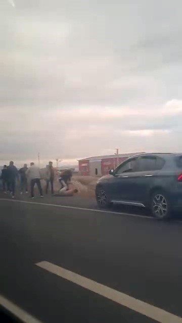 polis-cenazesi-konvoyundaki-araclara-saldirida-7-gozalti