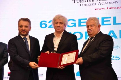 prof-dr-omer-ozkana-tuba-seref-uyeligi-berati-takdim-edildi