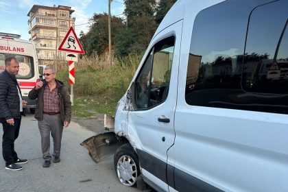 rizede-okul-servisi-ile-kamyonet-carpisti