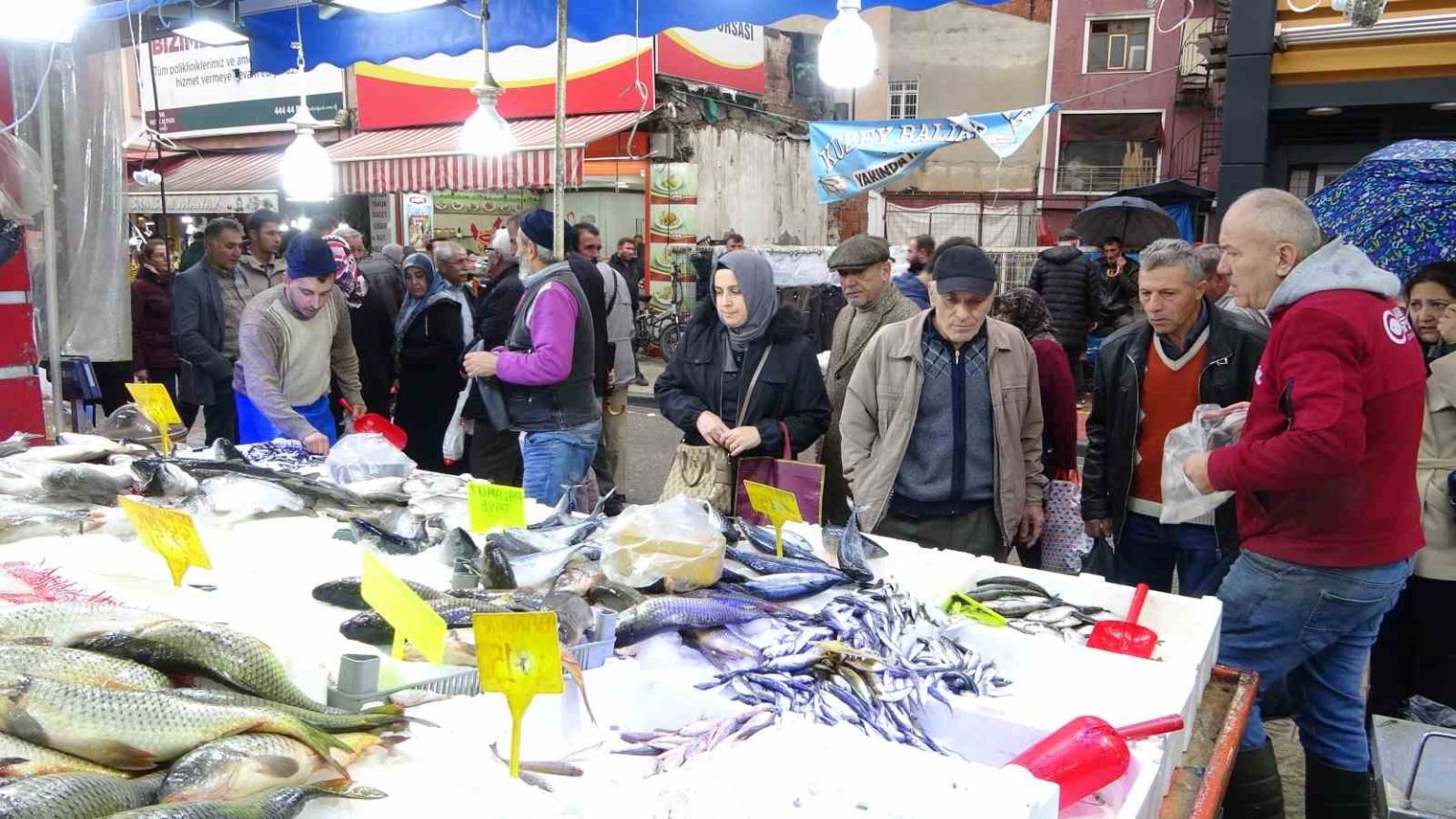 samsunda-hamsi-ve-istavrit-75-tl