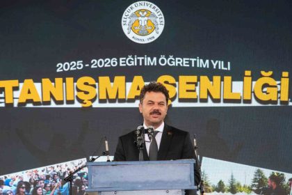 selcuk-universitesinde-tanisma-senligi-coskuyla-basladi