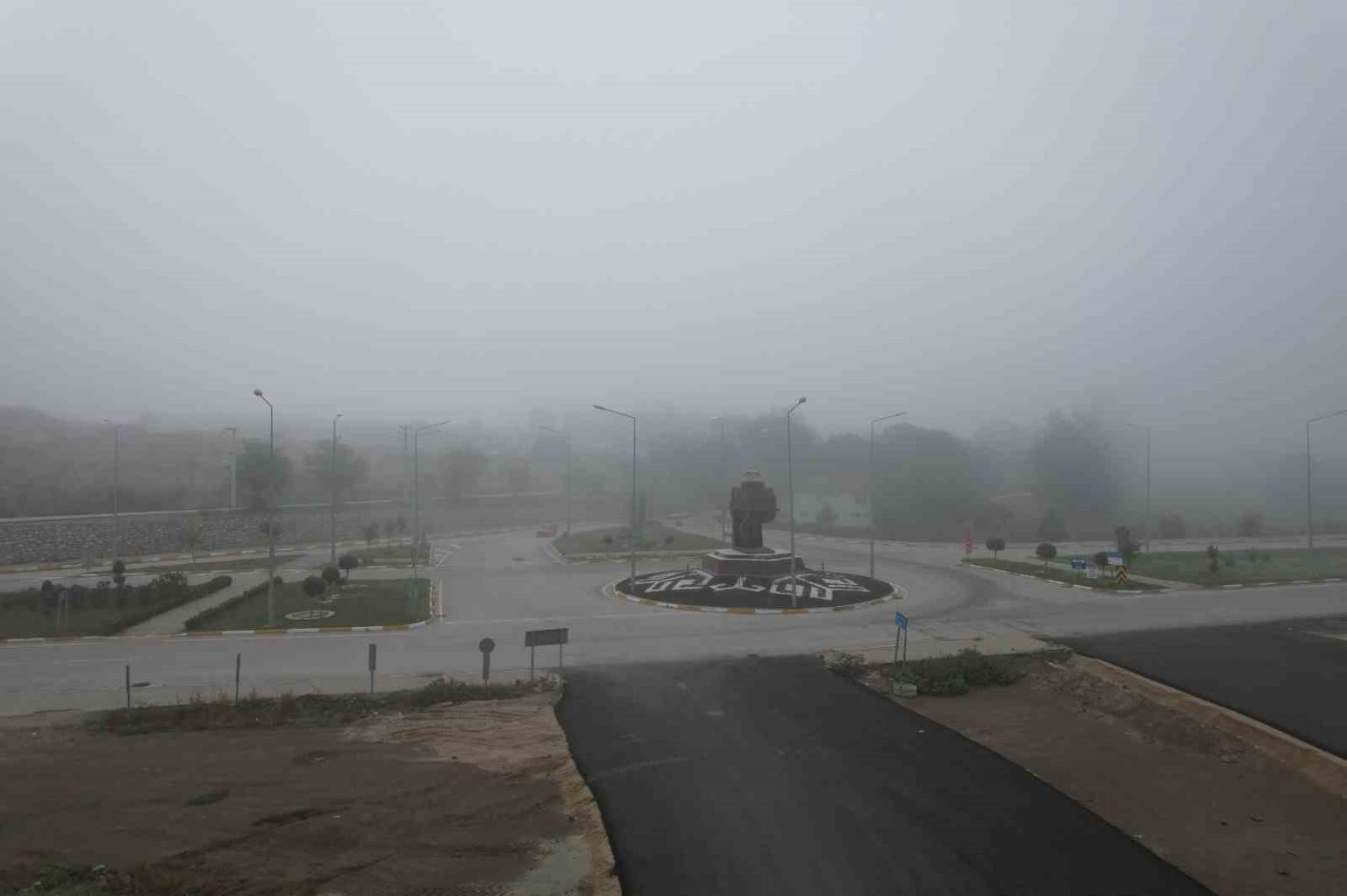 sindirgi-sis-altinda-kayboldu