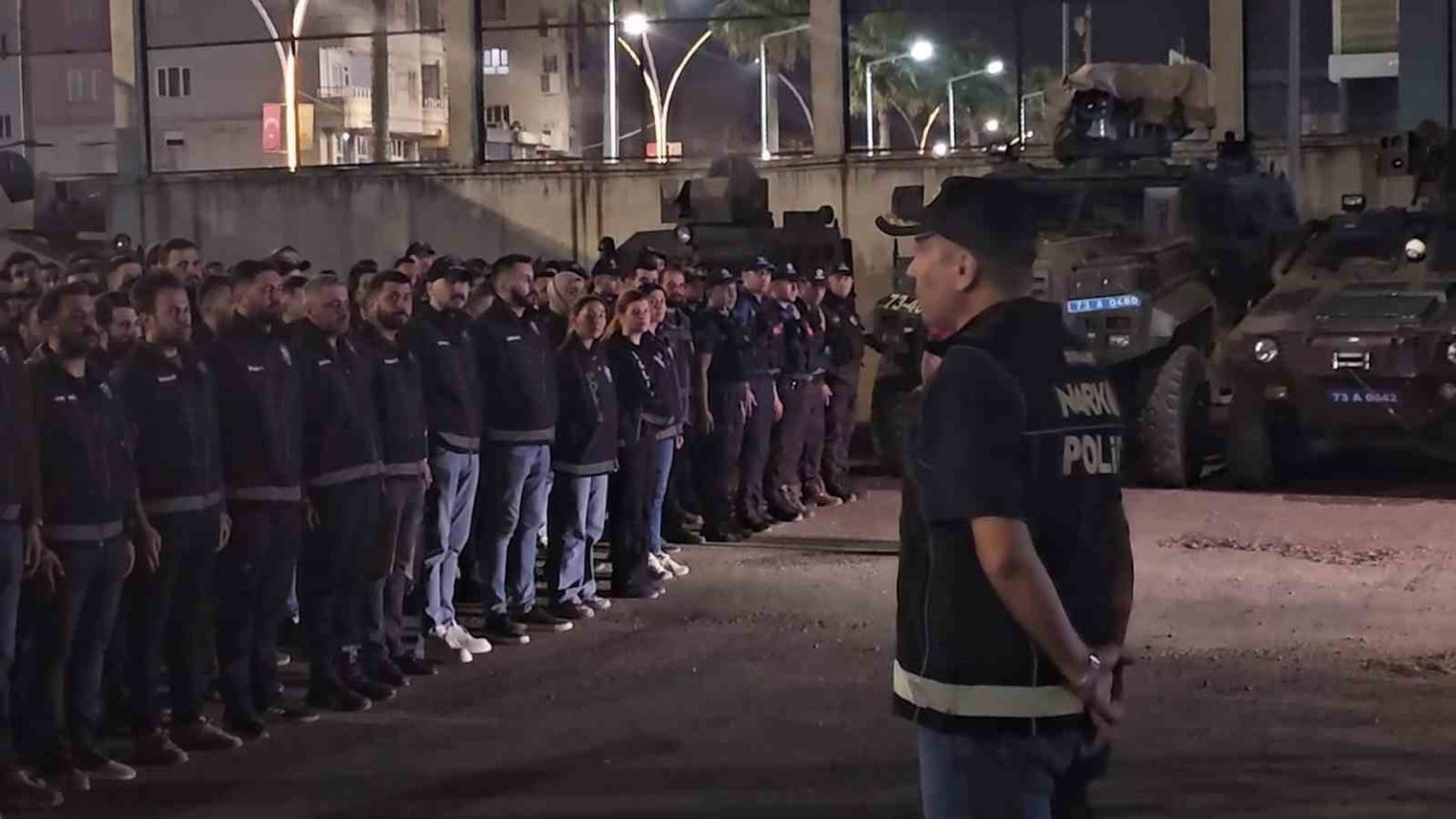 sirnak-ve-mersinde-uyusturucu-saticilarina-operasyon-14-gozalti