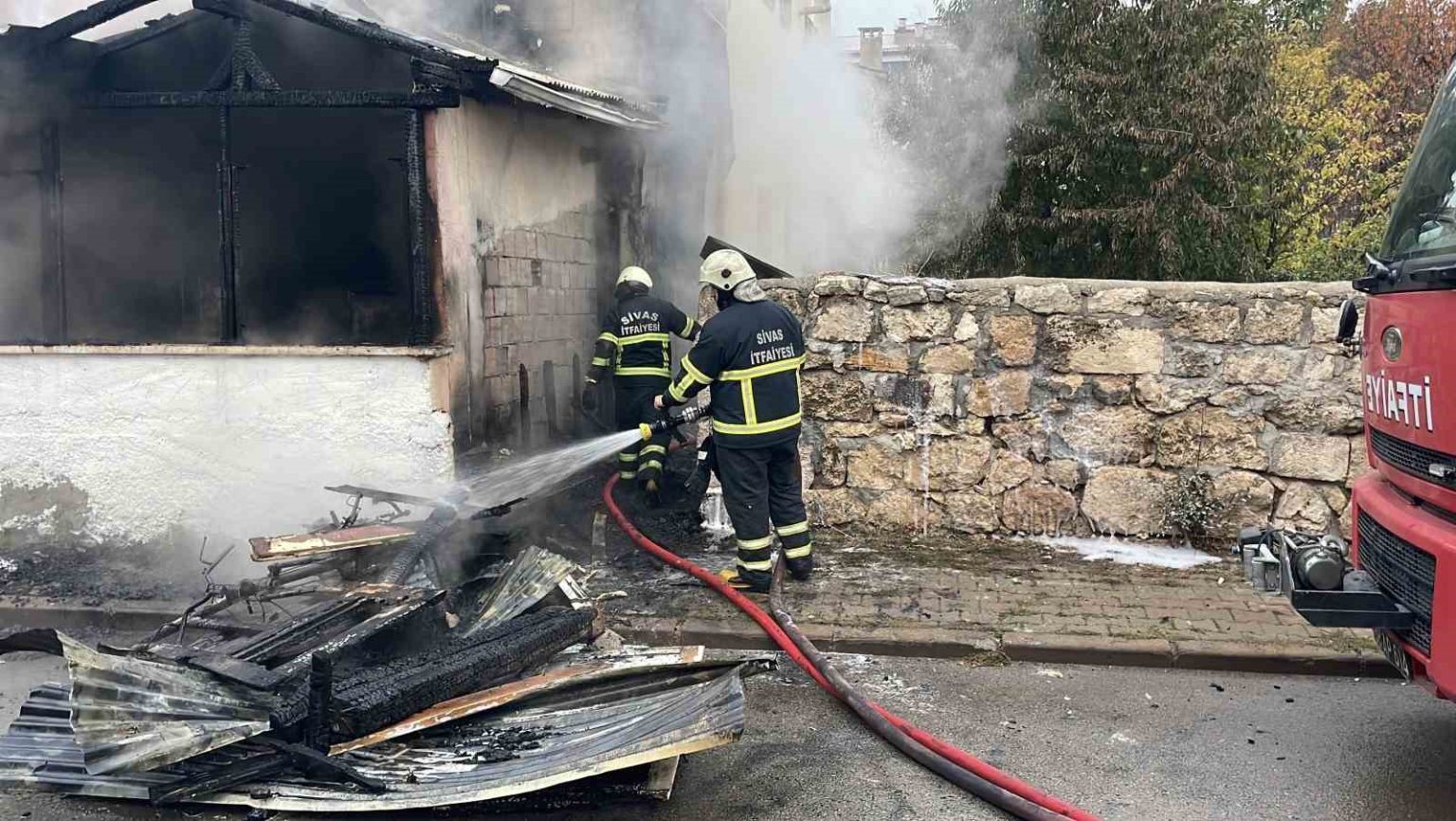 sivasta-ikamet-yangini-kundaklama-suphesiyle-1-gozalti