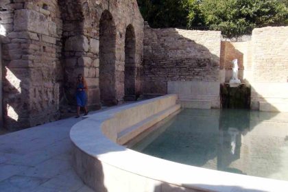 stratonikeia-antik-kentindeki-roma-hamamina-ziyaretci-akini