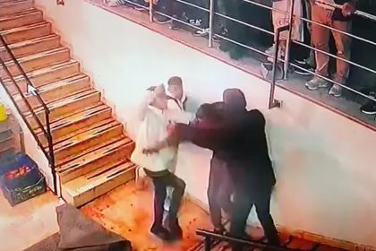 tekme-tokat-birbirilerine-girdiler-o-anlar-kamerada